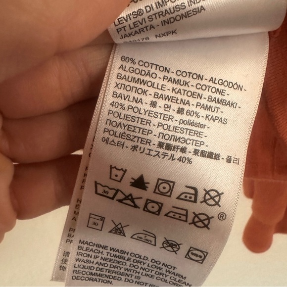 Levi’s Coral Red Logo Sweatshirt L Cropped Crewneck Pullover Cotton Blend Casual - Picture 6 of 7